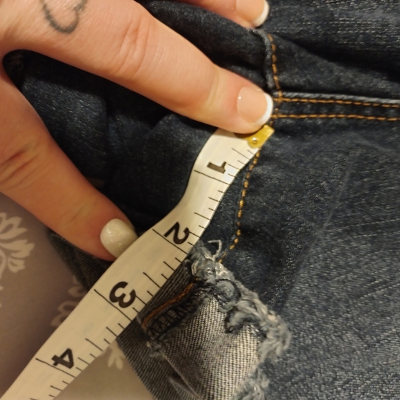 Shorts - Picture 2 of 3